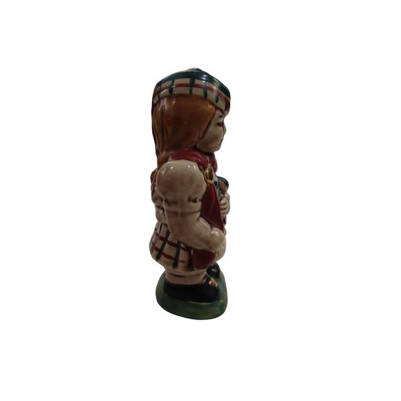 Vintage Scottsh Lass Girl In Kilt with Doll Salt Pepper Shaker Cork Stopper EUC - Picture 4 of 16
